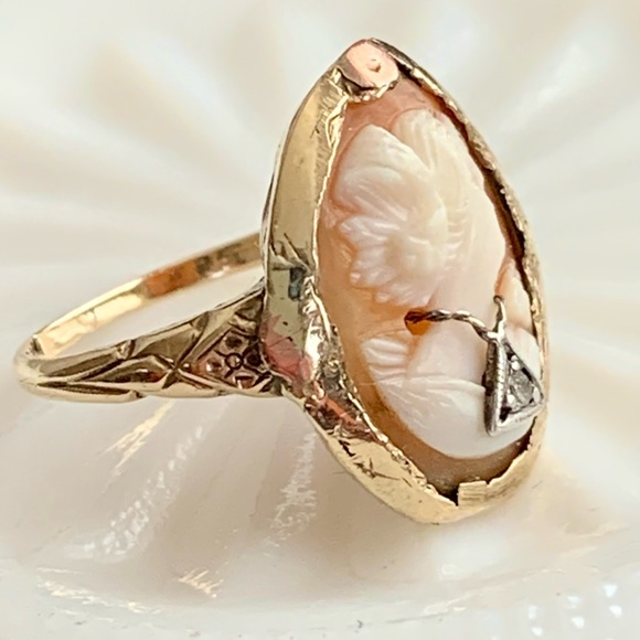 Vintage * Estate * SECO 10k Gold Cameo & Diamond Ring - Picture 4 of 14